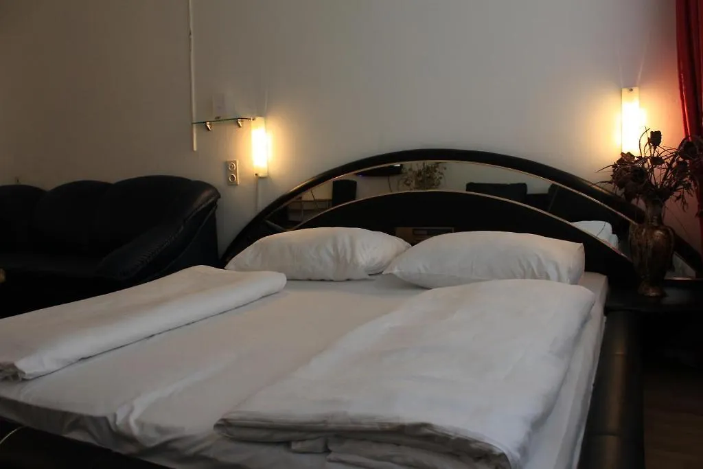 Hotel Pension Adam Apartment location